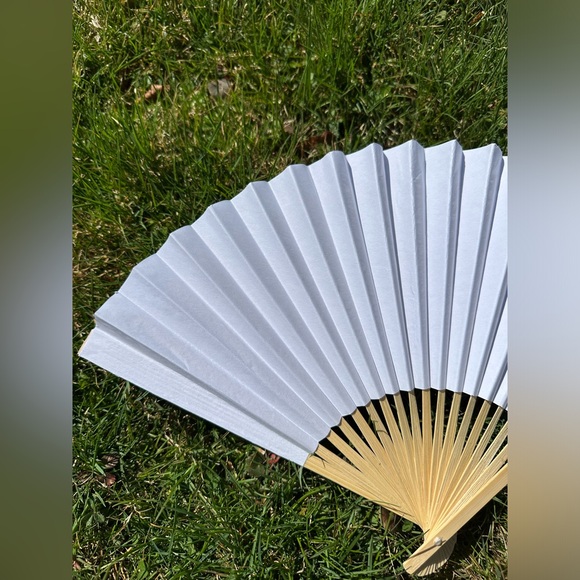 5 White Paper Fans for Wedding Favors - Set of 5 White Paper Fans - Picture 3 of 9